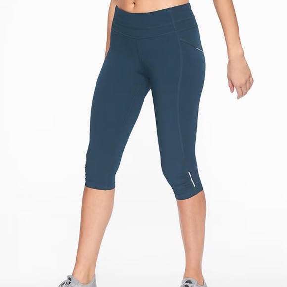 NWT Athleta Dobby Be Free Knicker Capri Leggings | Size XS - Picture 1 of 11